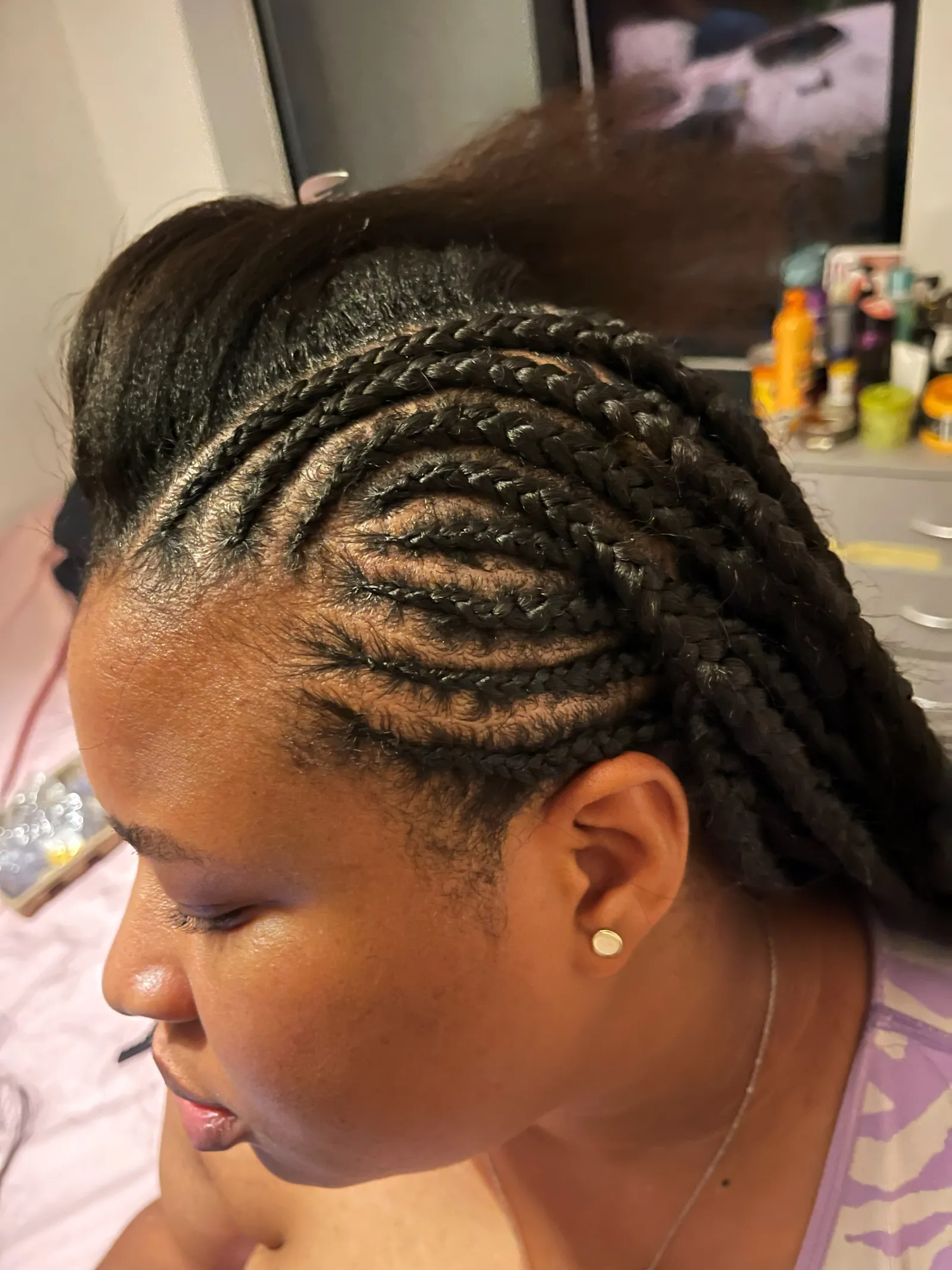 Feed-in ghana weaving cornrows
