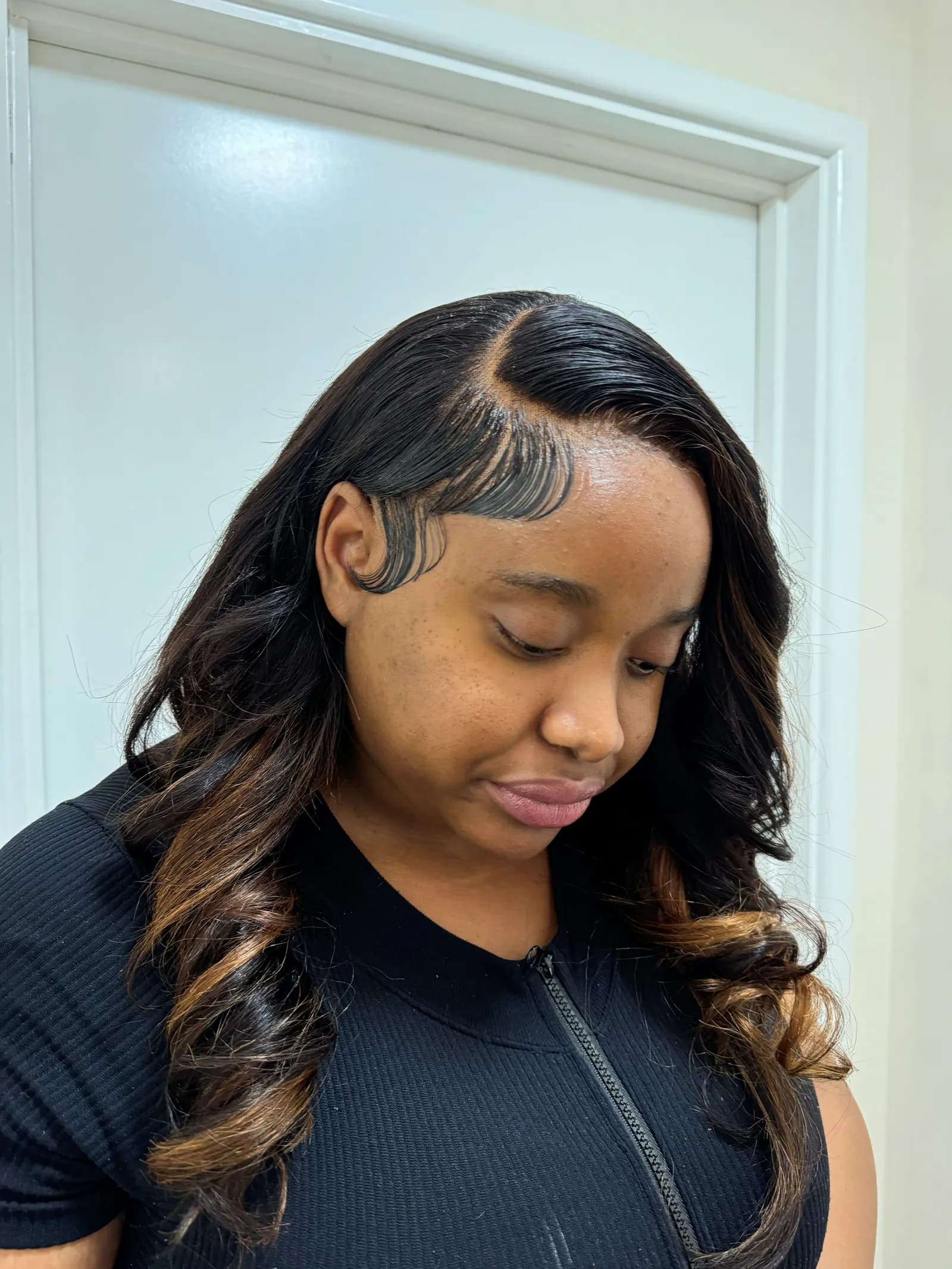 Sleek press with laid edges
