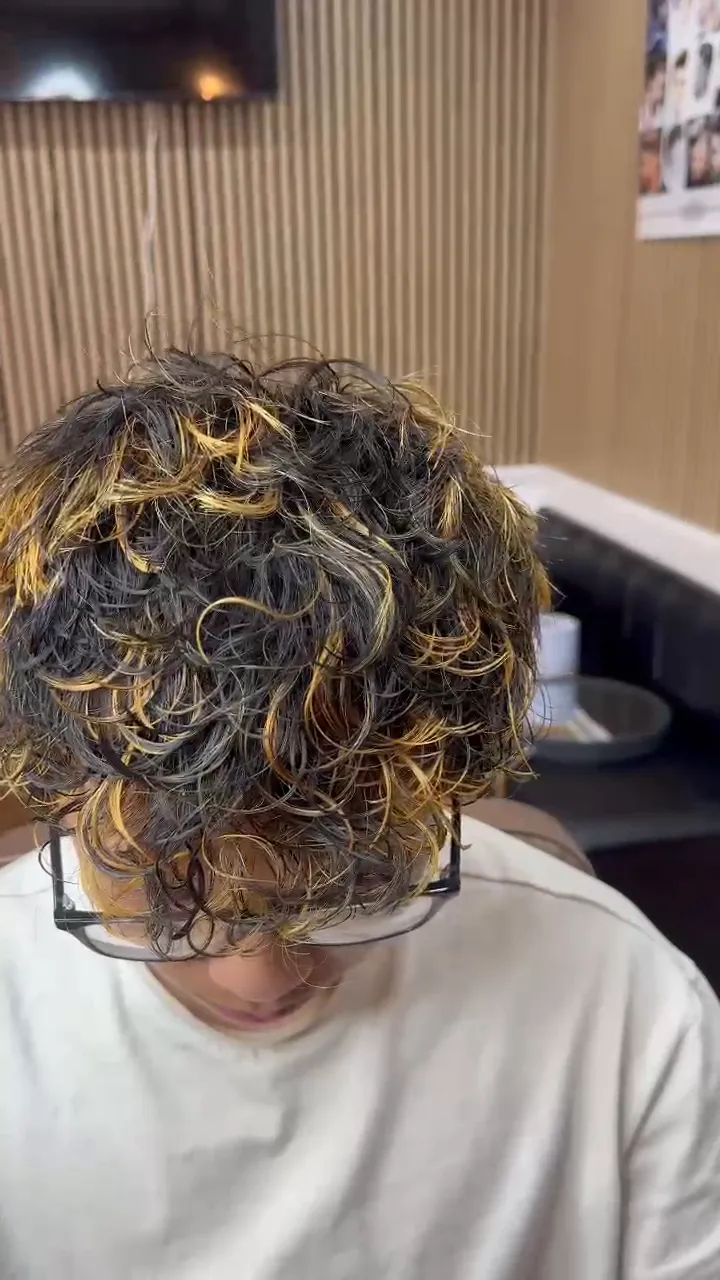 Men's perm with gold highlights reel